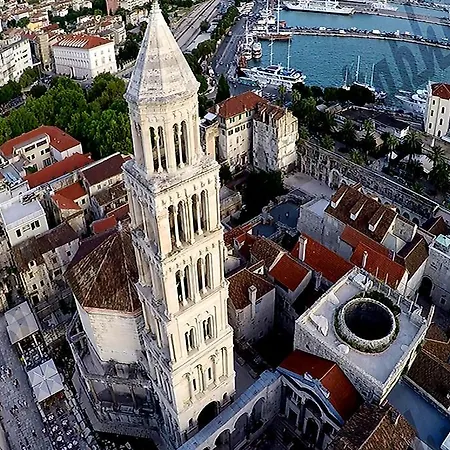Lela Palace *