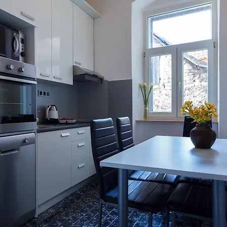 Lela Palace Apartment *