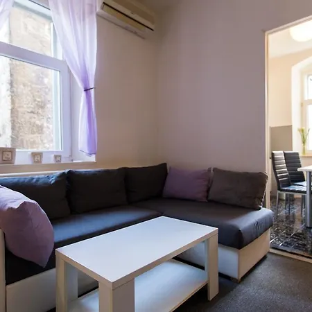 Apartment Lela Palace